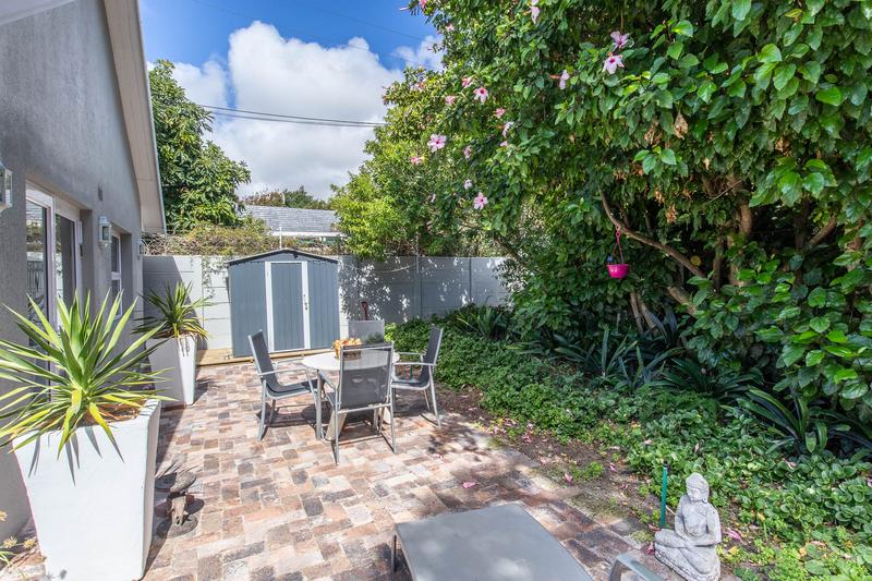 To Let 1 Bedroom Property for Rent in Meadowridge Western Cape